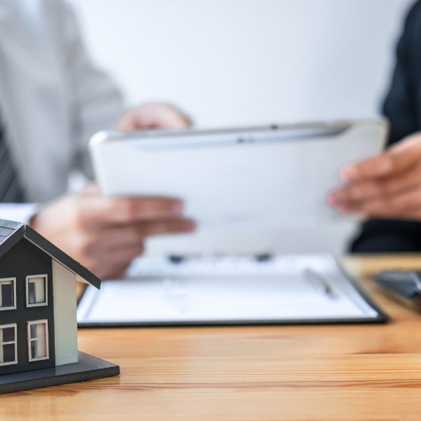 contrat-de-courtage Confier un mandat de courtage à son agent immobilier